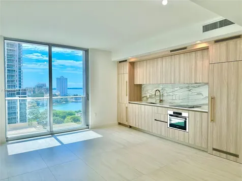 77 SE 5th Street Miami FL 33131