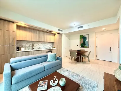 77 SE 5th Street Miami FL 33131