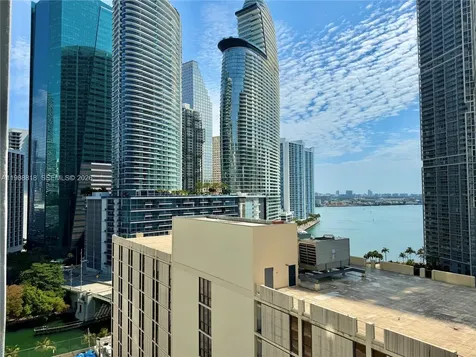 77 SE 5th Street Miami FL 33131