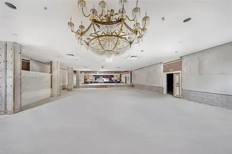 5445 Collins Avenue Miami Beach FL 33140