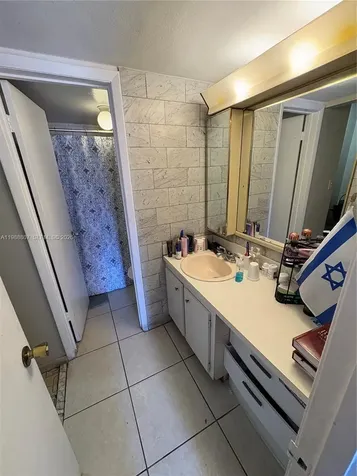1950 W 56th Street Hialeah FL 33012