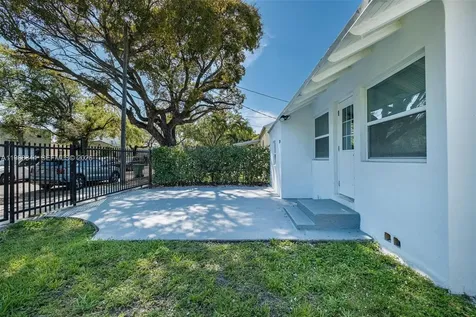 529 NW 42nd Street Miami FL 33127