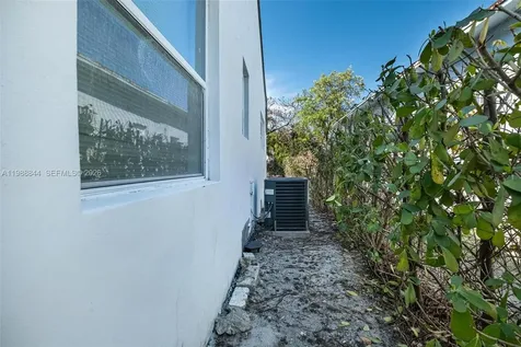 529 NW 42nd Street Miami FL 33127