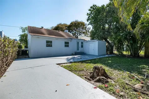 529 NW 42nd Street Miami FL 33127