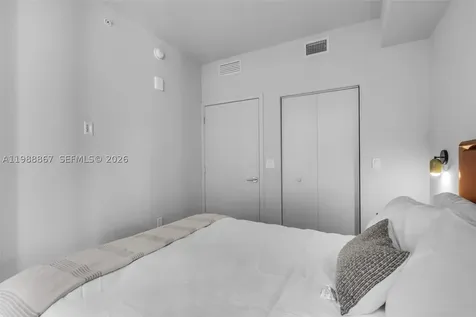 11 NE 6th Miami FL 33131