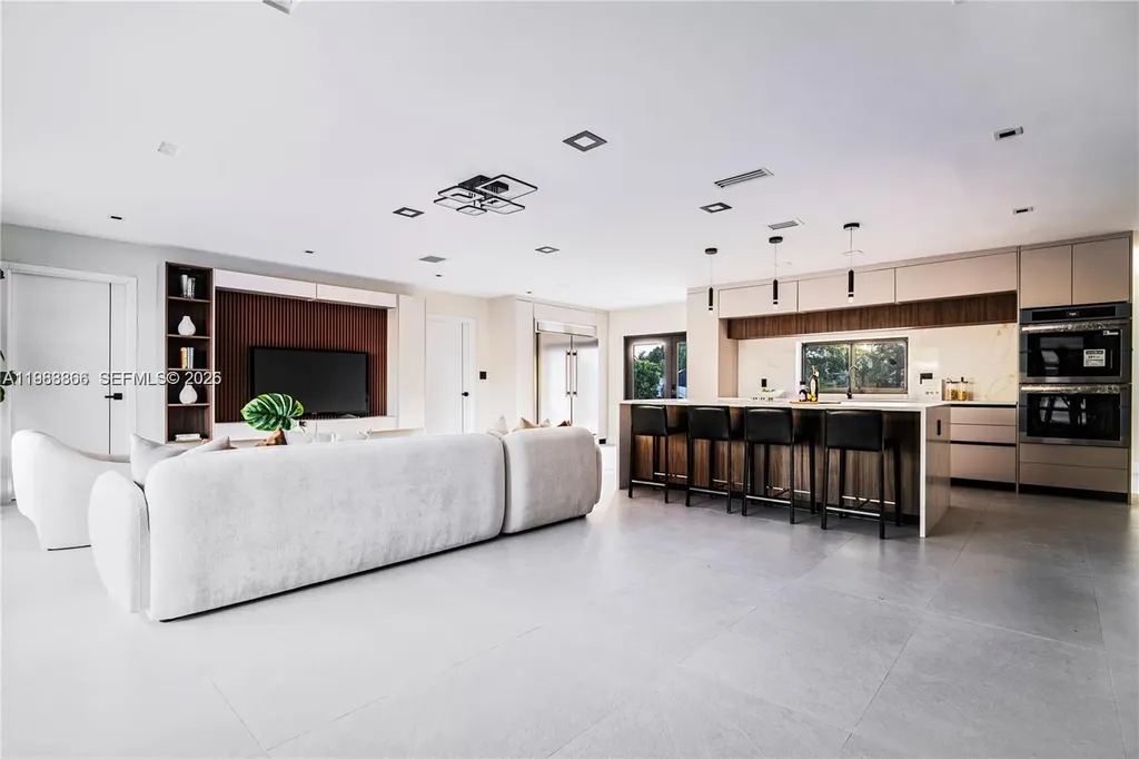 5561 NE 28th Avenue Fort Lauderdale FL 33308