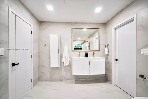 5561 NE 28th Avenue Fort Lauderdale FL 33308