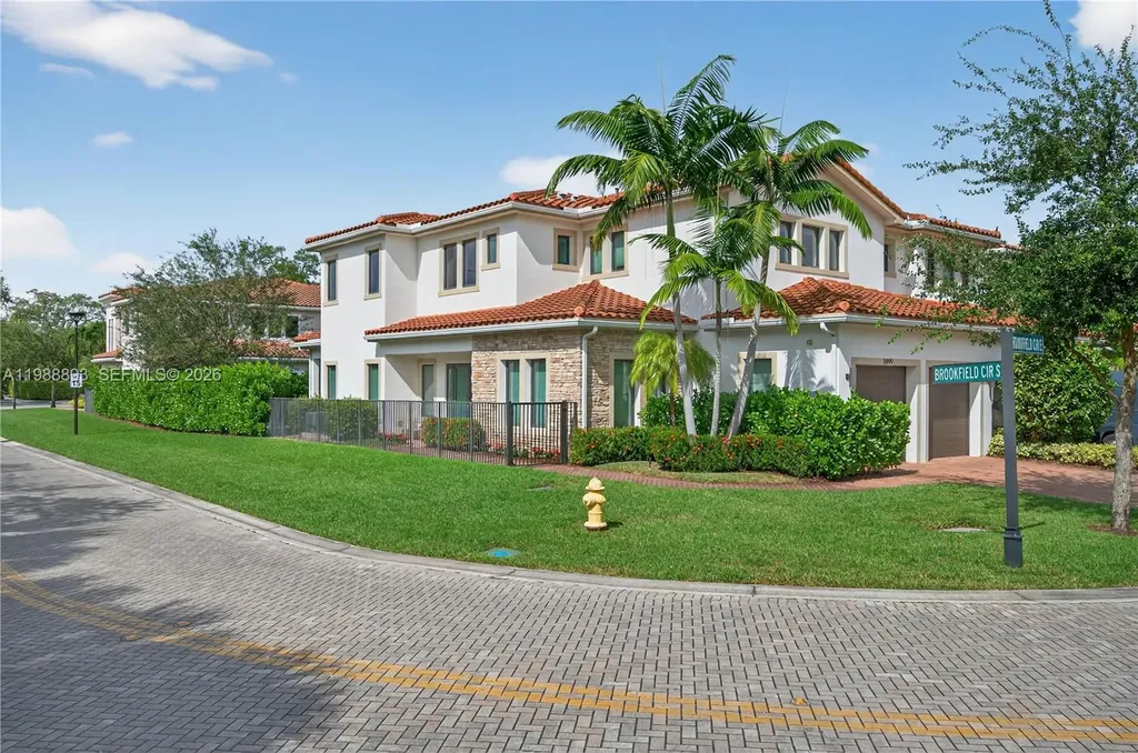 5999 E Brookfield Circle E Hollywood FL 33312