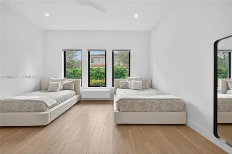 5999 E Brookfield Circle E Hollywood FL 33312