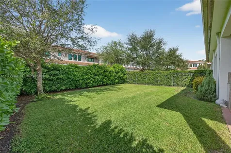 5999 E Brookfield Circle E Hollywood FL 33312