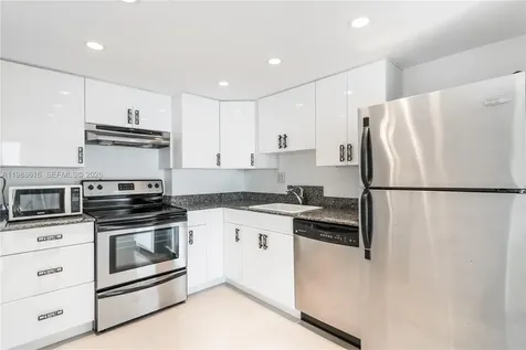 1800 Collins Avenue Miami Beach FL 33139