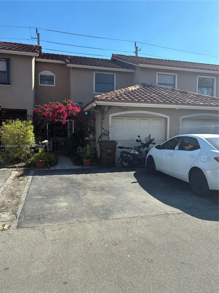 2530 W 60th Place Hialeah FL 33016