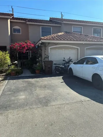 2530 W 60th Place Hialeah FL 33016
