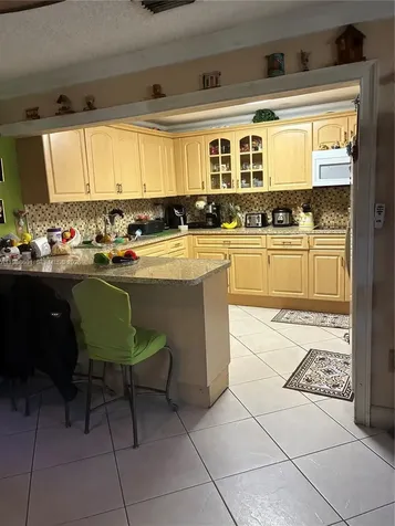 2530 W 60th Place Hialeah FL 33016