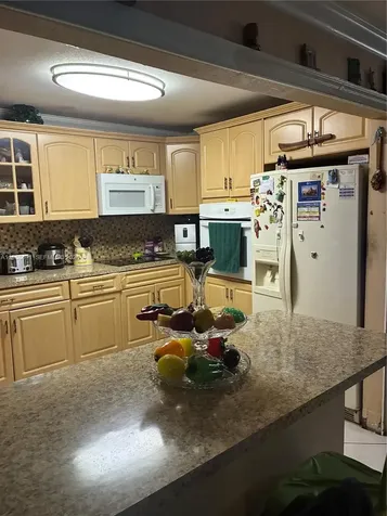 2530 W 60th Place Hialeah FL 33016