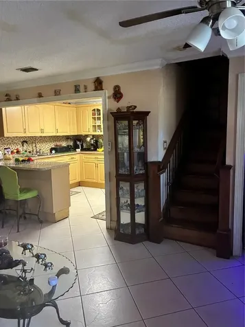 2530 W 60th Place Hialeah FL 33016