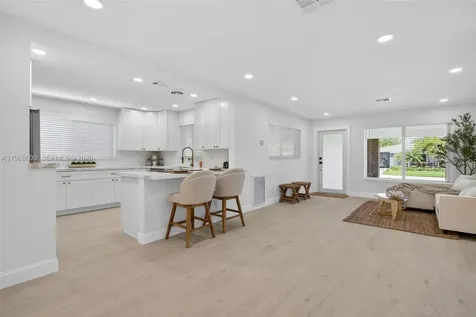370 NW 48th Court Oakland Park FL 33309