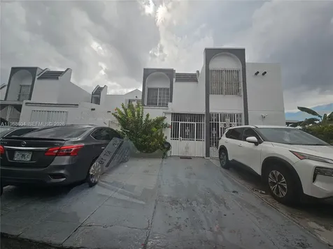 3890 W 8th Way Hialeah FL 33012