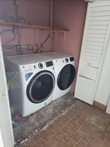 3890 W 8th Way Hialeah FL 33012