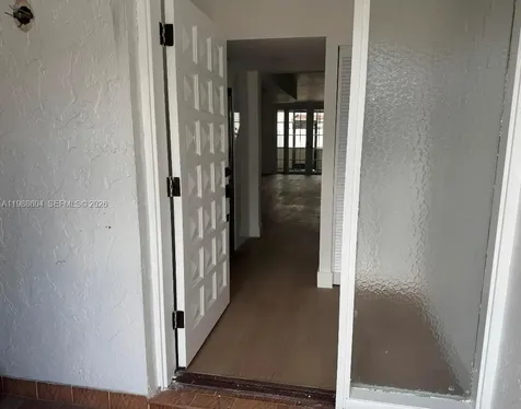 3890 W 8th Way Hialeah FL 33012