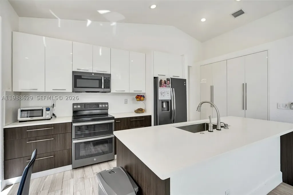 4928 SW 33rd Way Hollywood FL 33312