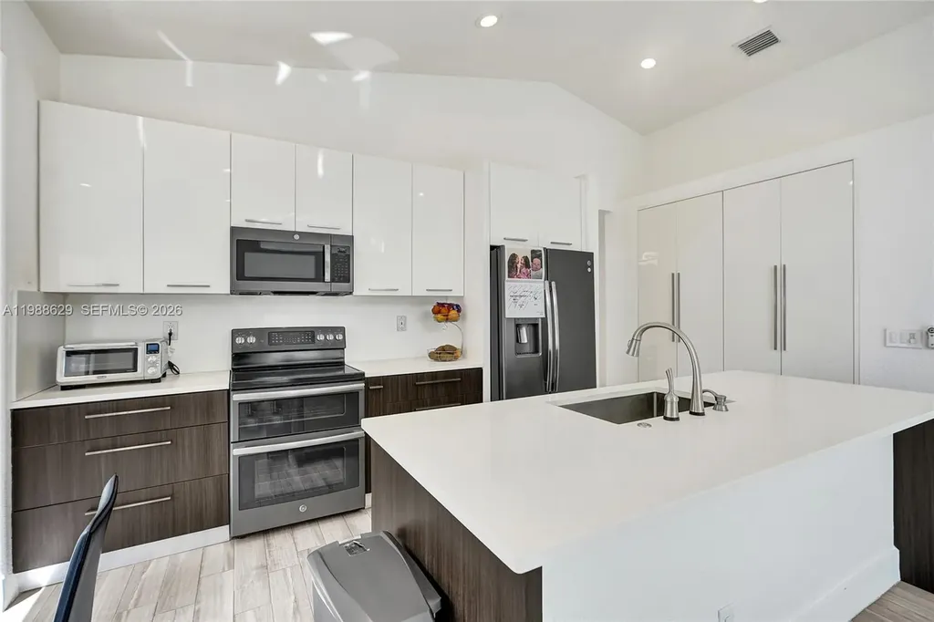 4928 SW 33rd Way Hollywood FL 33312