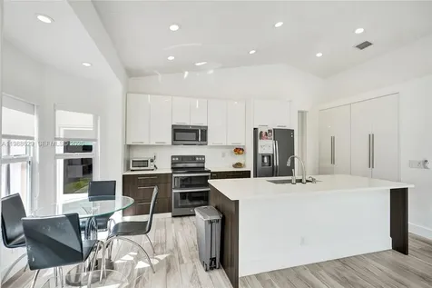 4928 SW 33rd Way Hollywood FL 33312