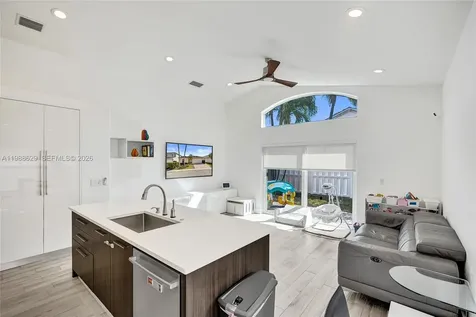 4928 SW 33rd Way Hollywood FL 33312