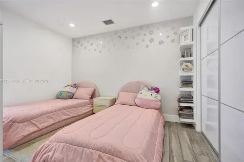 4928 SW 33rd Way Hollywood FL 33312
