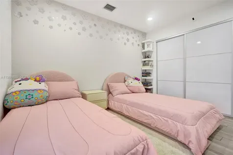4928 SW 33rd Way Hollywood FL 33312