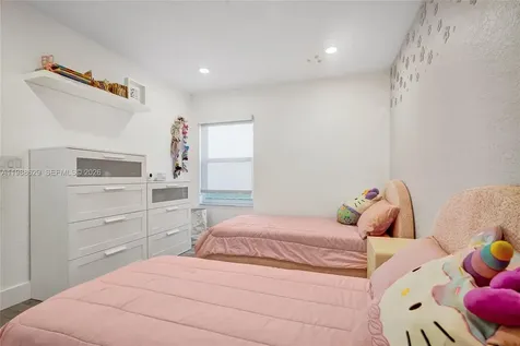 4928 SW 33rd Way Hollywood FL 33312