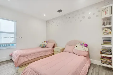 4928 SW 33rd Way Hollywood FL 33312
