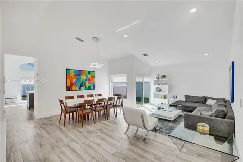 4928 SW 33rd Way Hollywood FL 33312
