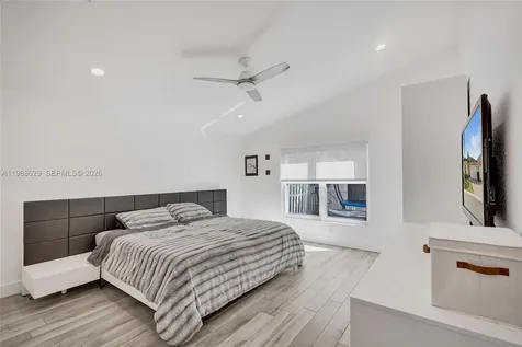 4928 SW 33rd Way Hollywood FL 33312
