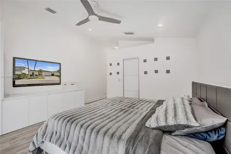 4928 SW 33rd Way Hollywood FL 33312