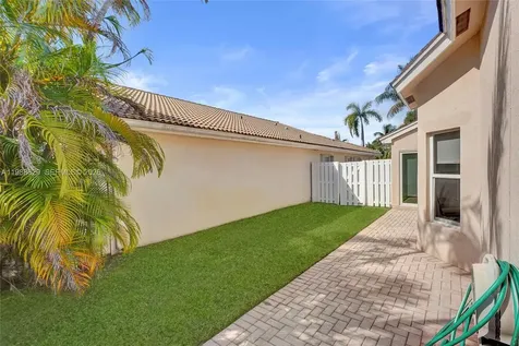 4928 SW 33rd Way Hollywood FL 33312