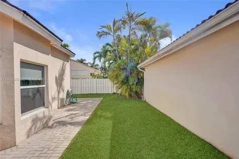 4928 SW 33rd Way Hollywood FL 33312