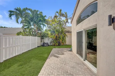 4928 SW 33rd Way Hollywood FL 33312