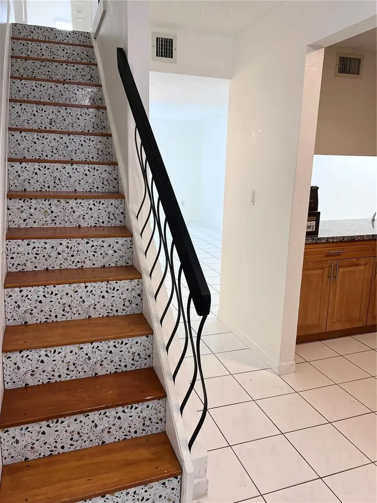 2750 W 76th Street Hialeah FL 33016