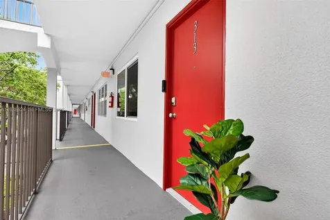 1301 SW 134th Way Pembroke Pines FL 33027