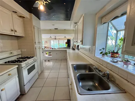 1004 Mandarin Isle Fort Lauderdale FL 33315