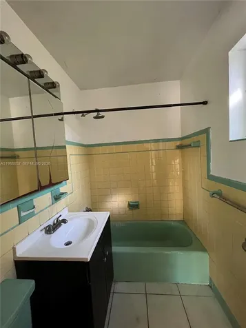 1004 Mandarin Isle Fort Lauderdale FL 33315
