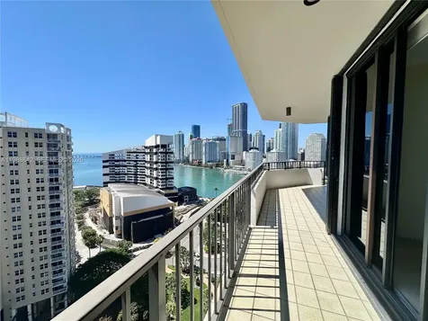 520 Brickell Key Drive Miami FL 33131
