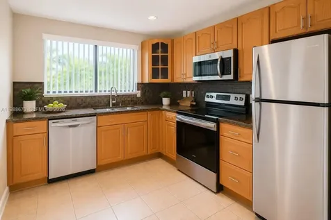 1020 SW 111th Avenue Pembroke Pines FL 33025