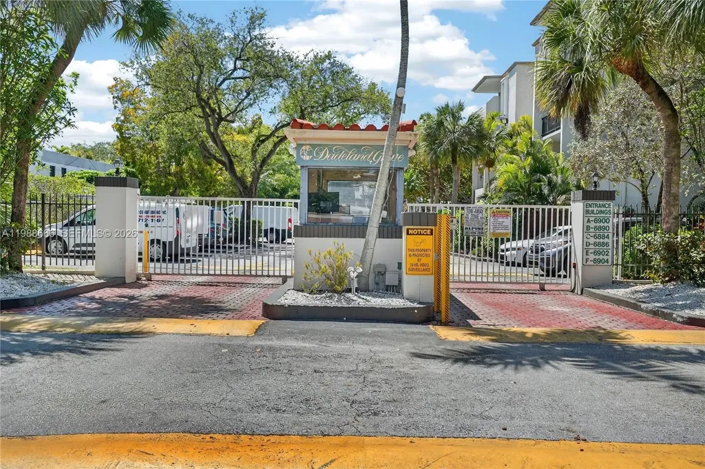 6904 N Kendall Drive Pinecrest FL 33156