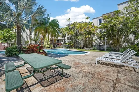 6904 N Kendall Drive Pinecrest FL 33156