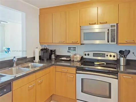 225 Collins Avenue Miami Beach FL 33139