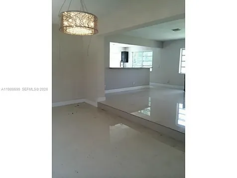 740 NE 179 Te North Miami Beach FL 33162