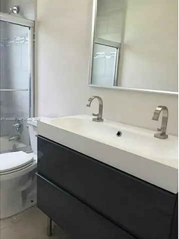 740 NE 179 Te North Miami Beach FL 33162