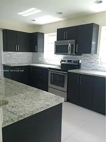 740 NE 179 Te North Miami Beach FL 33162